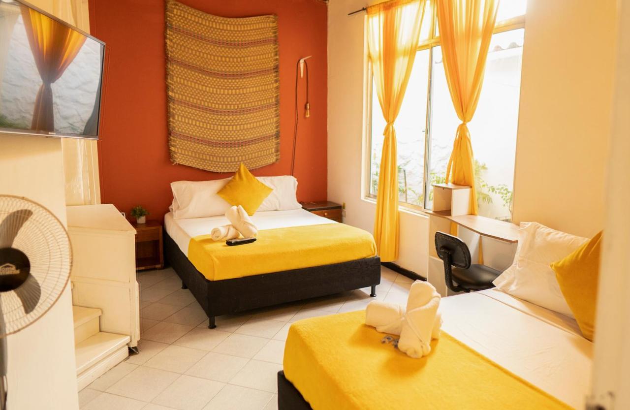 Africa House-Casa Hotel Laureles-La70 Medellín Eksteriør billede