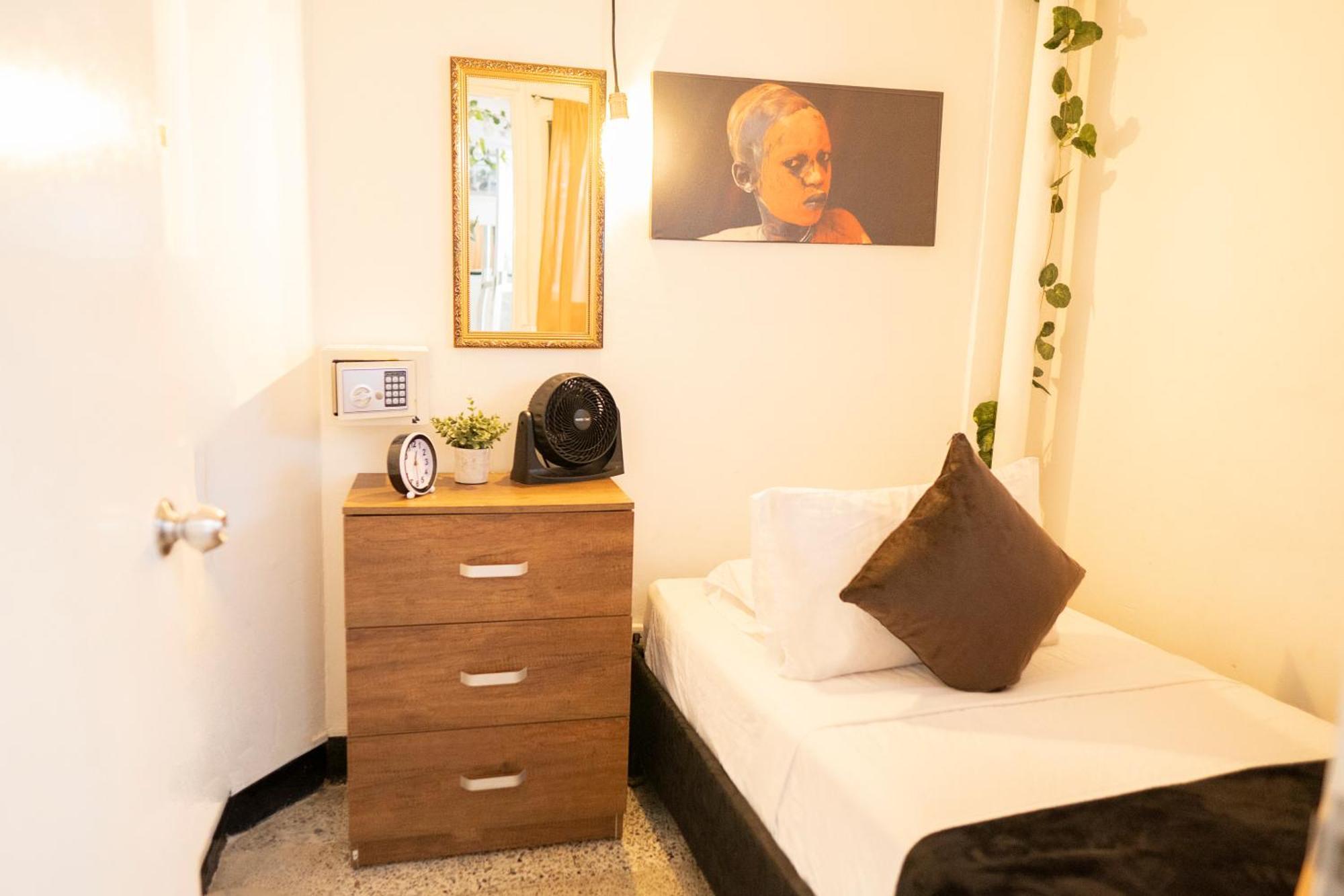 Africa House-Casa Hotel Laureles-La70 Medellín Eksteriør billede