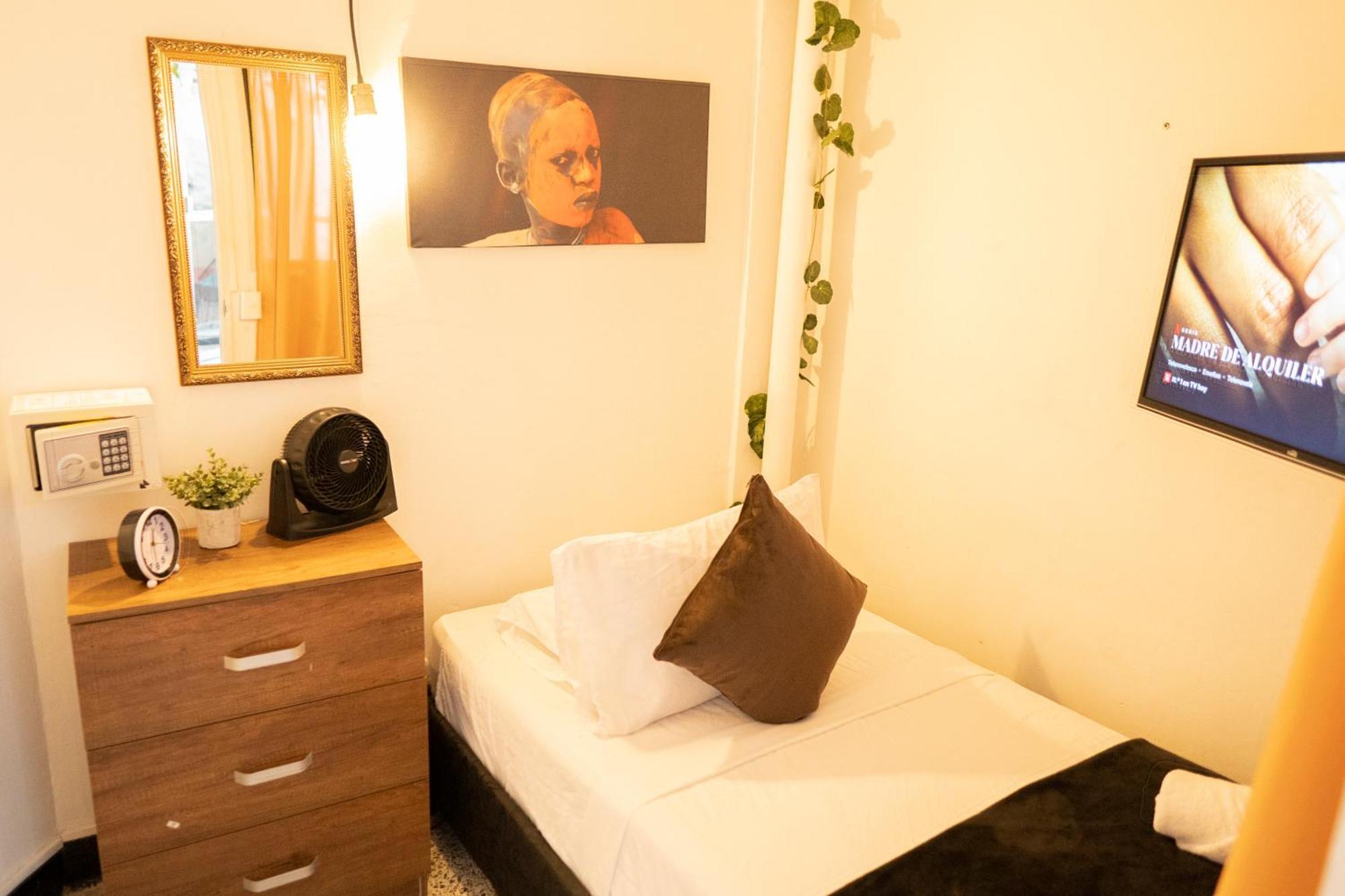 Africa House-Casa Hotel Laureles-La70 Medellín Eksteriør billede