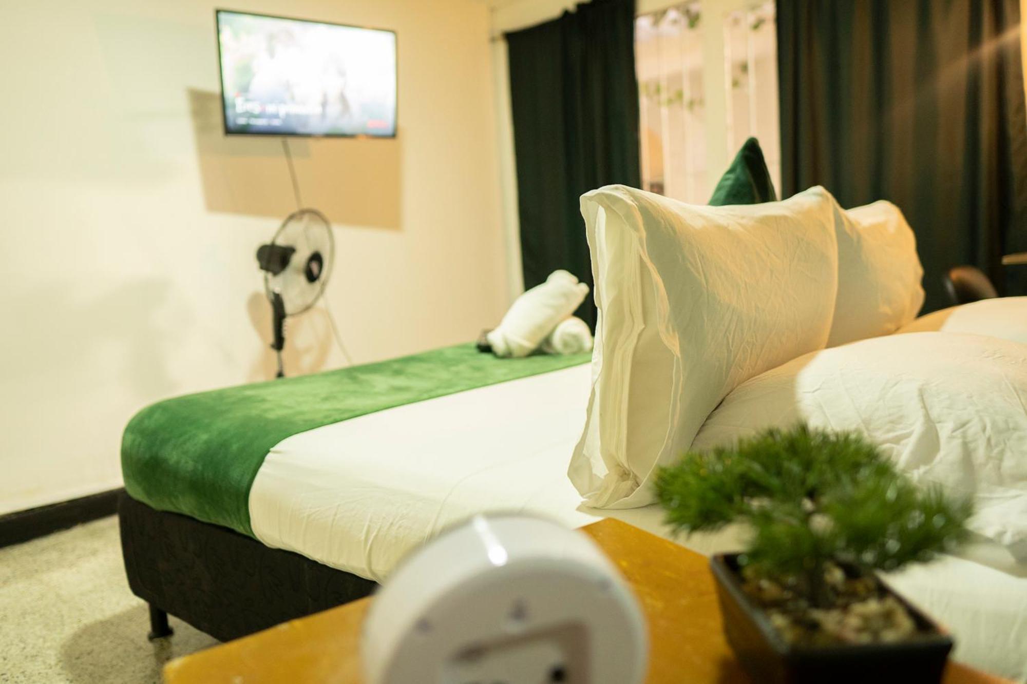 Africa House-Casa Hotel Laureles-La70 Medellín Eksteriør billede
