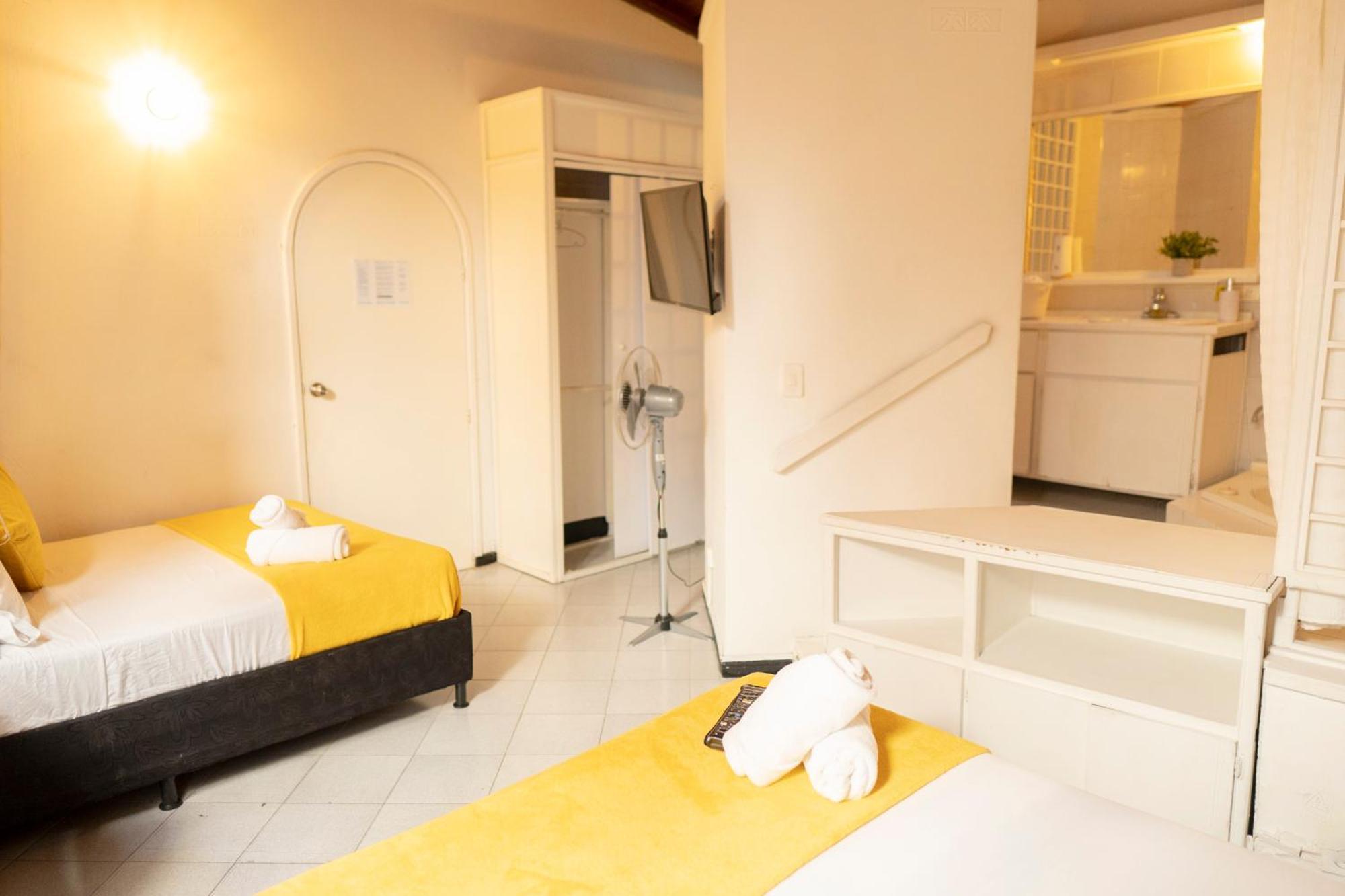 Africa House-Casa Hotel Laureles-La70 Medellín Eksteriør billede