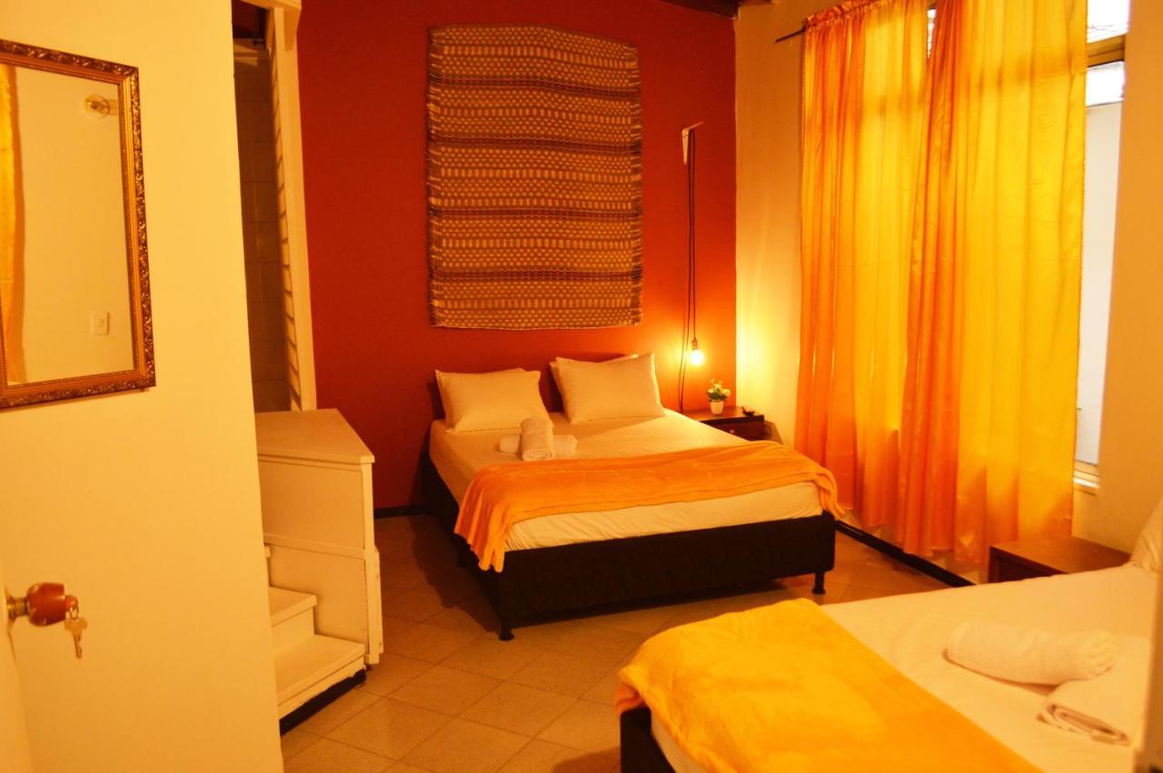 Africa House-Casa Hotel Laureles-La70 Medellín Eksteriør billede